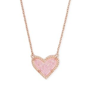 NWT 💖 Kendra Scott Ari Heart Rose Gold Pendant Necklace in Light Pink Drusy